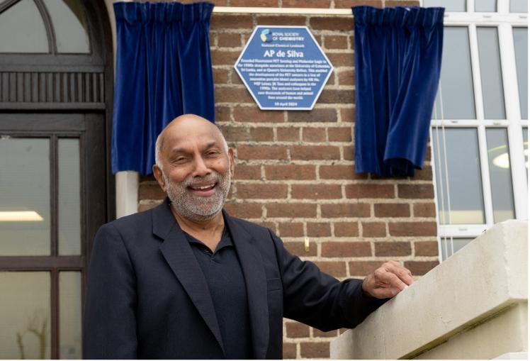 Prof. AP de Silva in front of the newly unveiled National Chemical Landmark